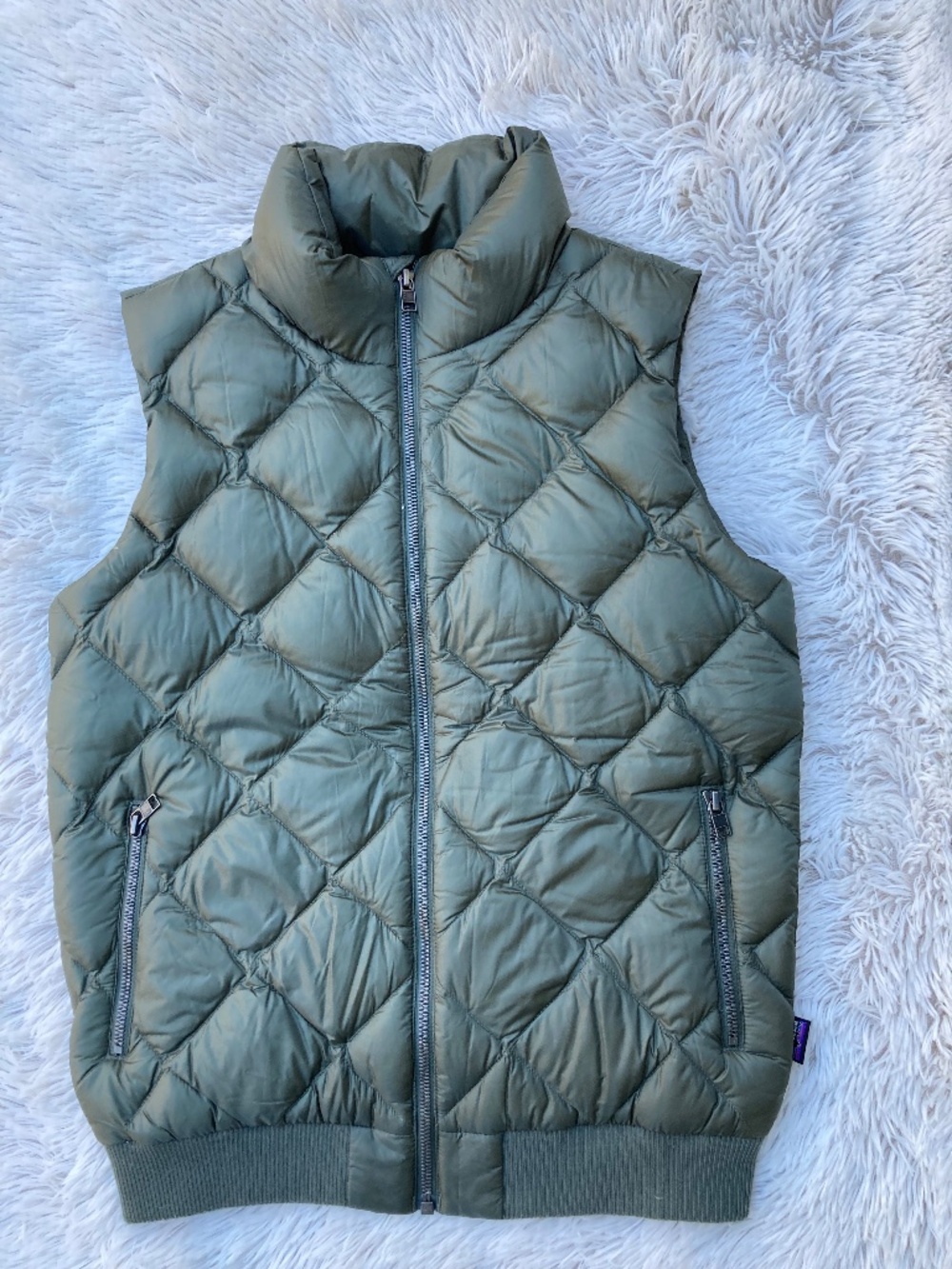 Patagonia Women’s Prow Bomber Vest Size Small, **Small flaw***